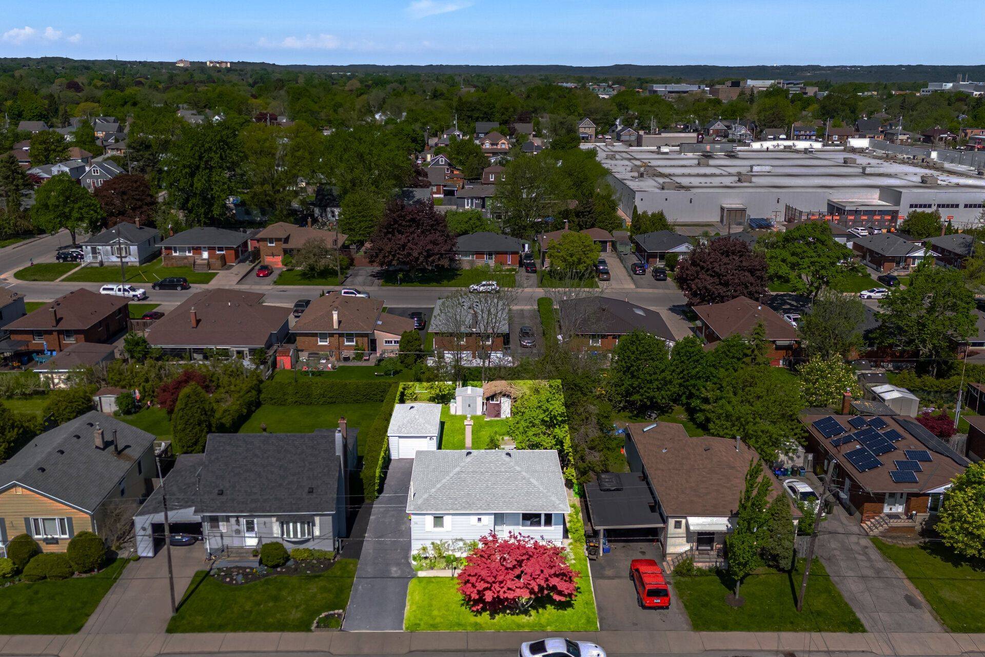 94 Clarendon AVE, Hamilton, ON L9A 3A3