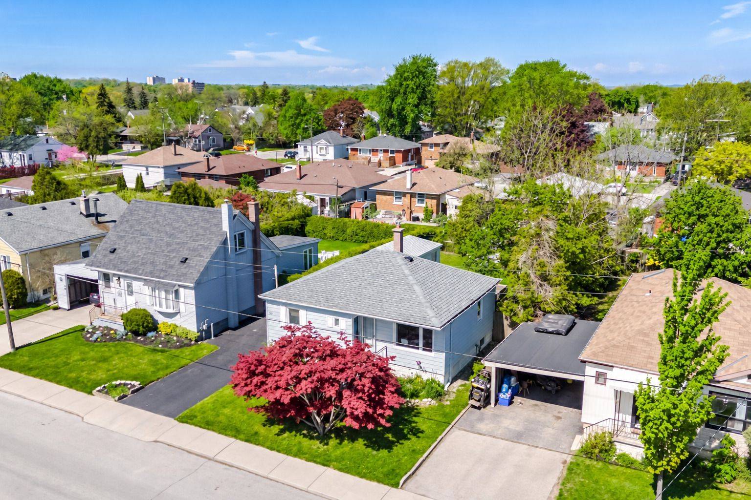 94 Clarendon AVE, Hamilton, ON L9A 3A3