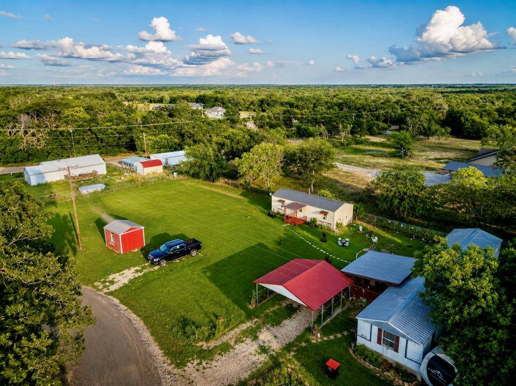 112 Woodlake Lane, Axtell, TX 76624