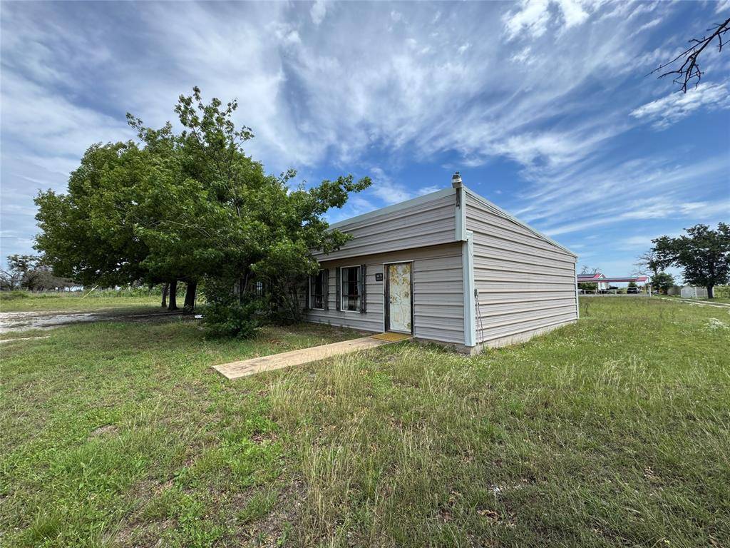 102 N 6 Highway, Carbon, TX 76435