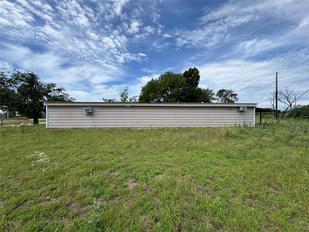 102 N 6 Highway, Carbon, TX 76435