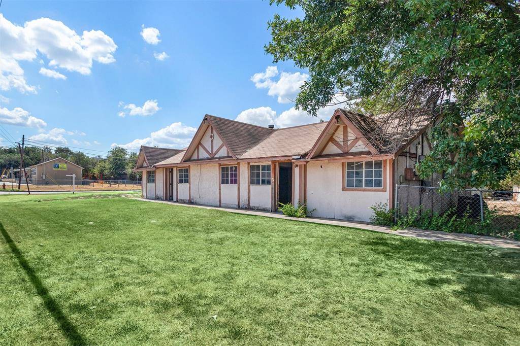 612 Meadow Park Drive, White Settlement, TX 76108