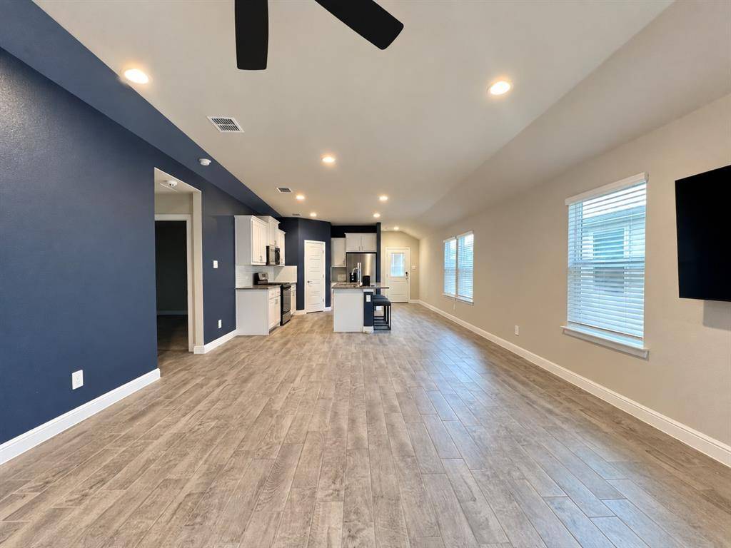 606 Capstone Circle, Granbury, TX 76048