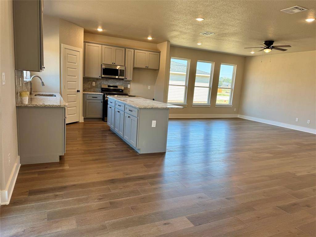 15532 Greenhouse Way, Lindale, TX 75771