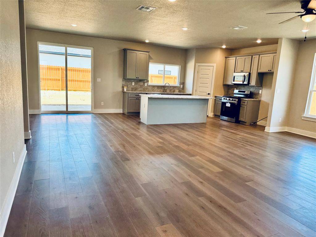 15532 Greenhouse Way, Lindale, TX 75771