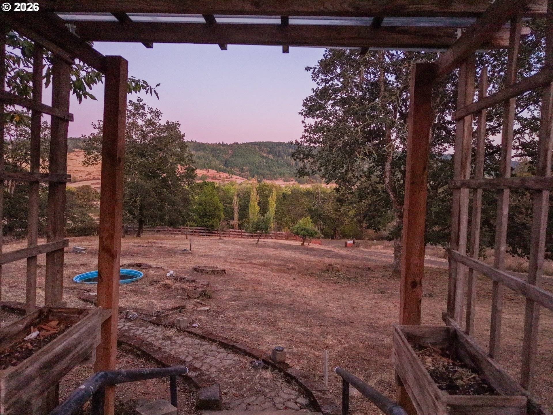 1623 LOWER CREST RD, Oakland, OR 97462