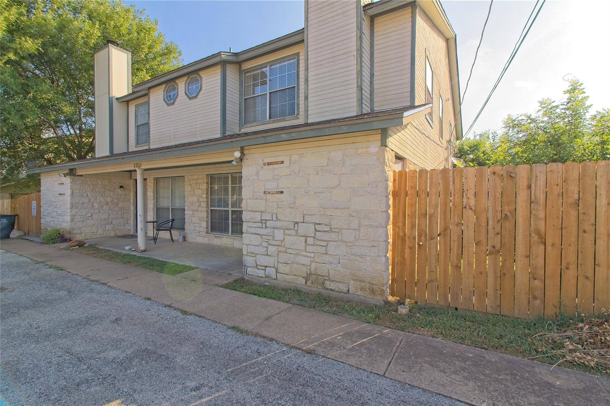 2211 Creekside LN #B, Georgetown, TX 78626