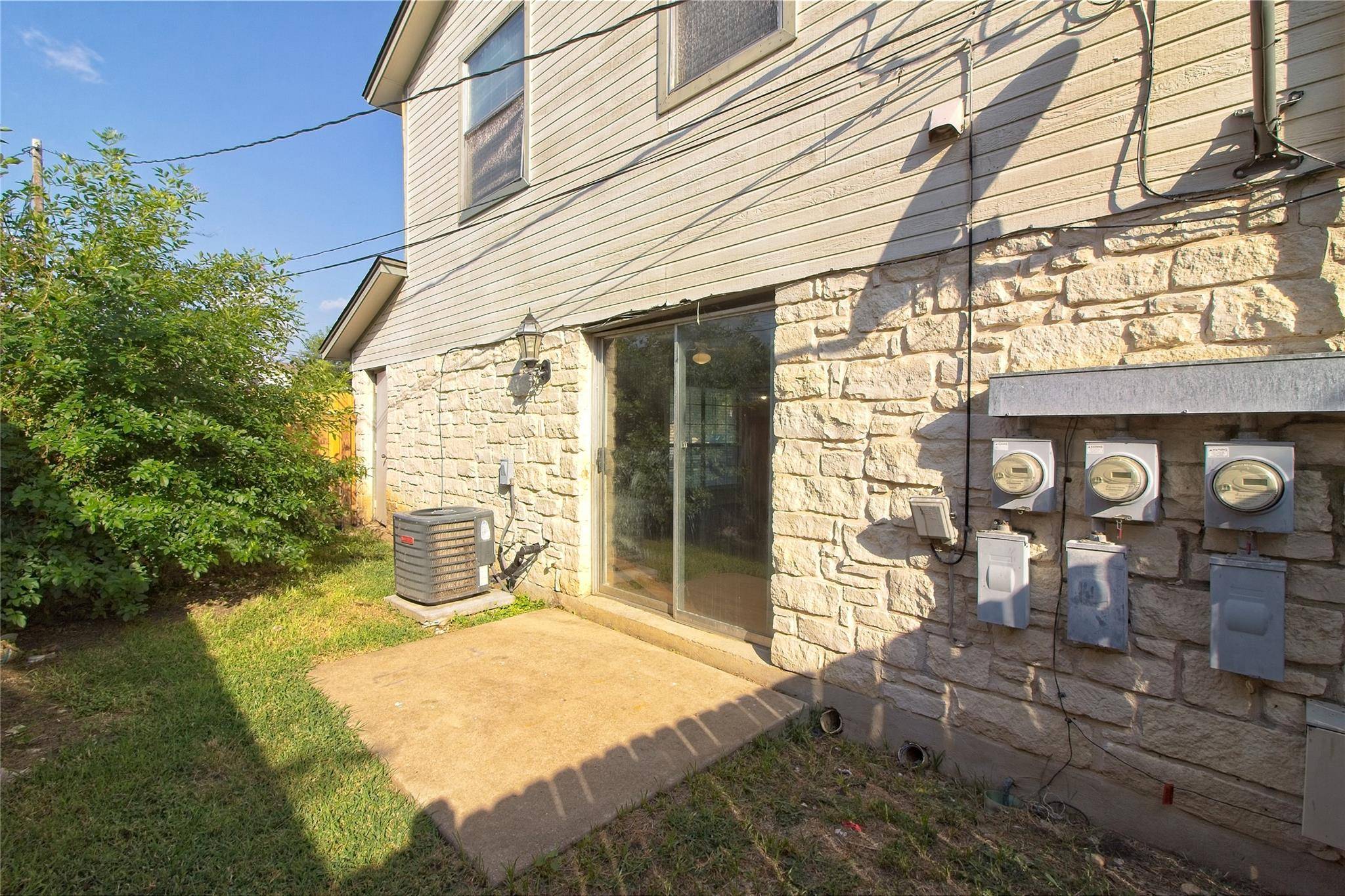 2211 Creekside LN #B, Georgetown, TX 78626