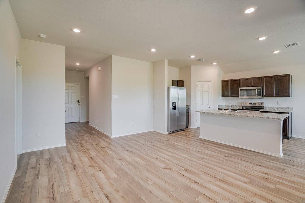 521 Anconia CT, Jarrell, TX 76537