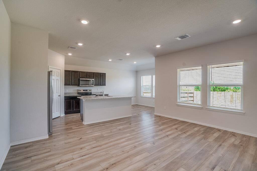 521 Anconia CT, Jarrell, TX 76537