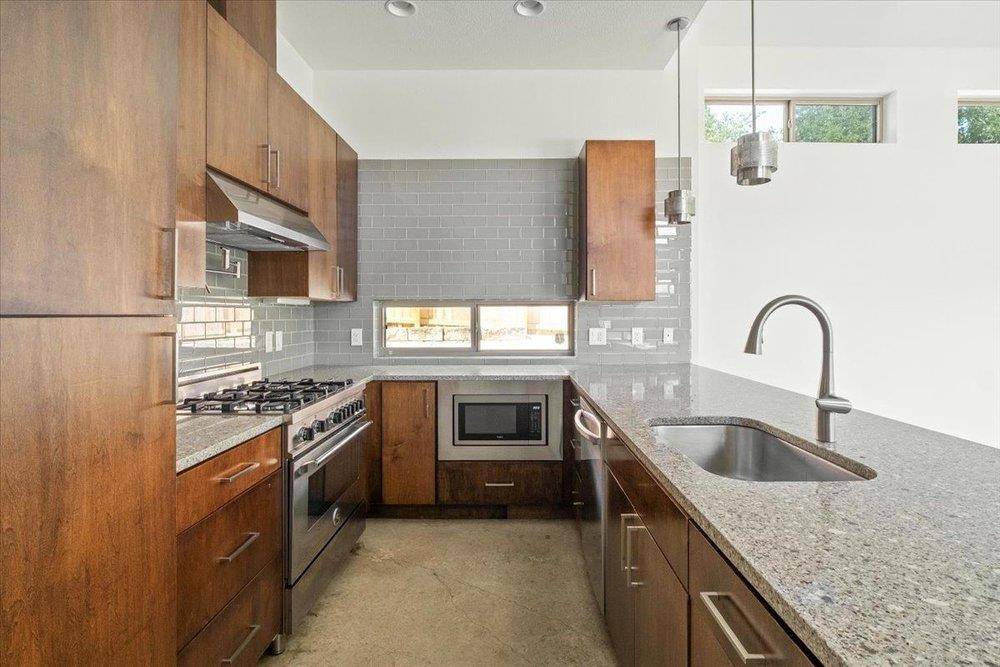 2501 E 9th ST, Austin, TX 78702