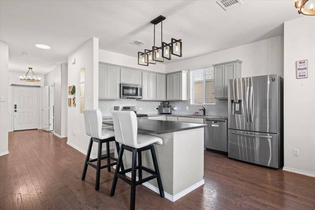 404 Perryville LOOP, Liberty Hill, TX 78642