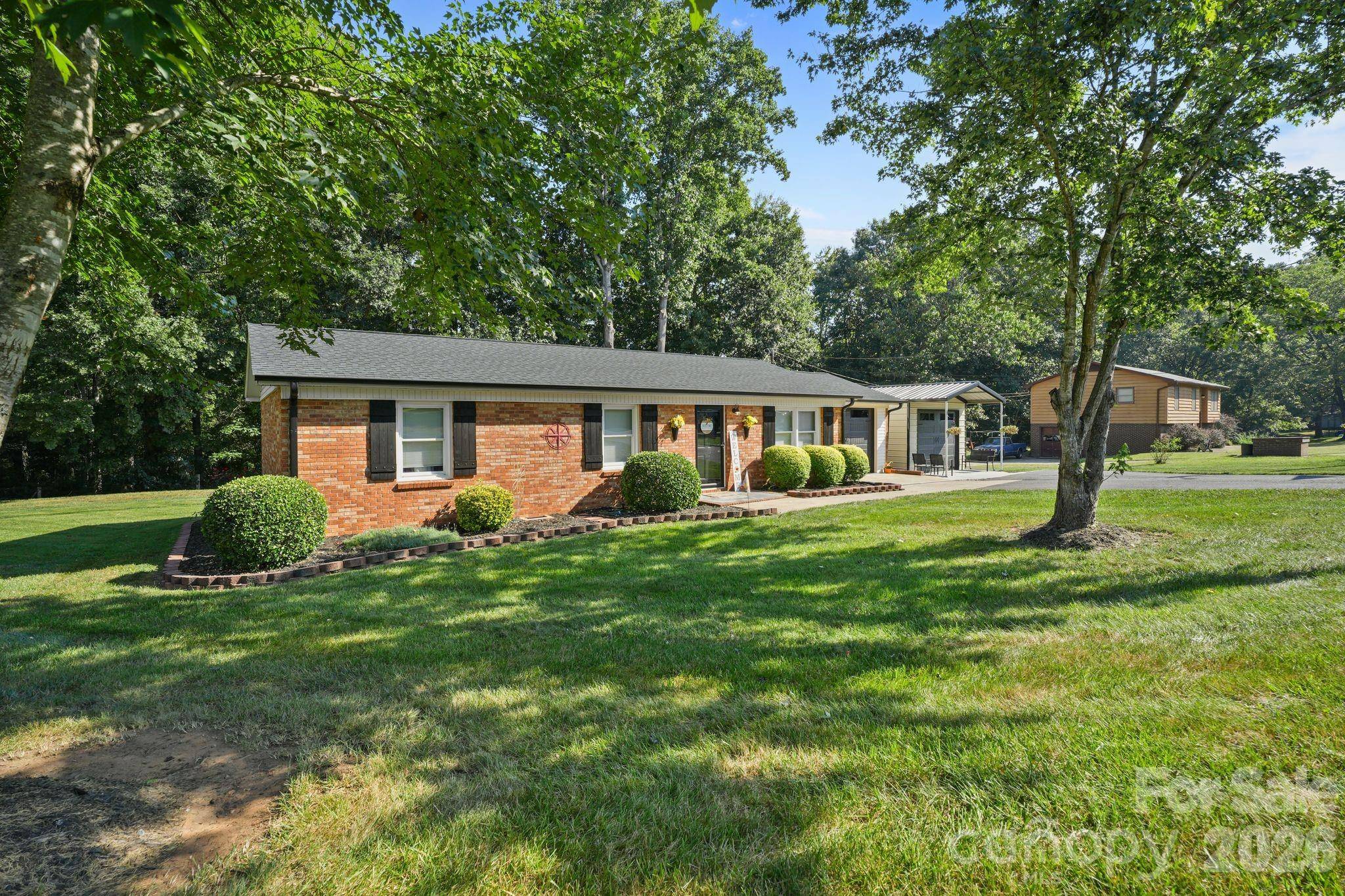 2428 Side LN, Conover, NC 28613