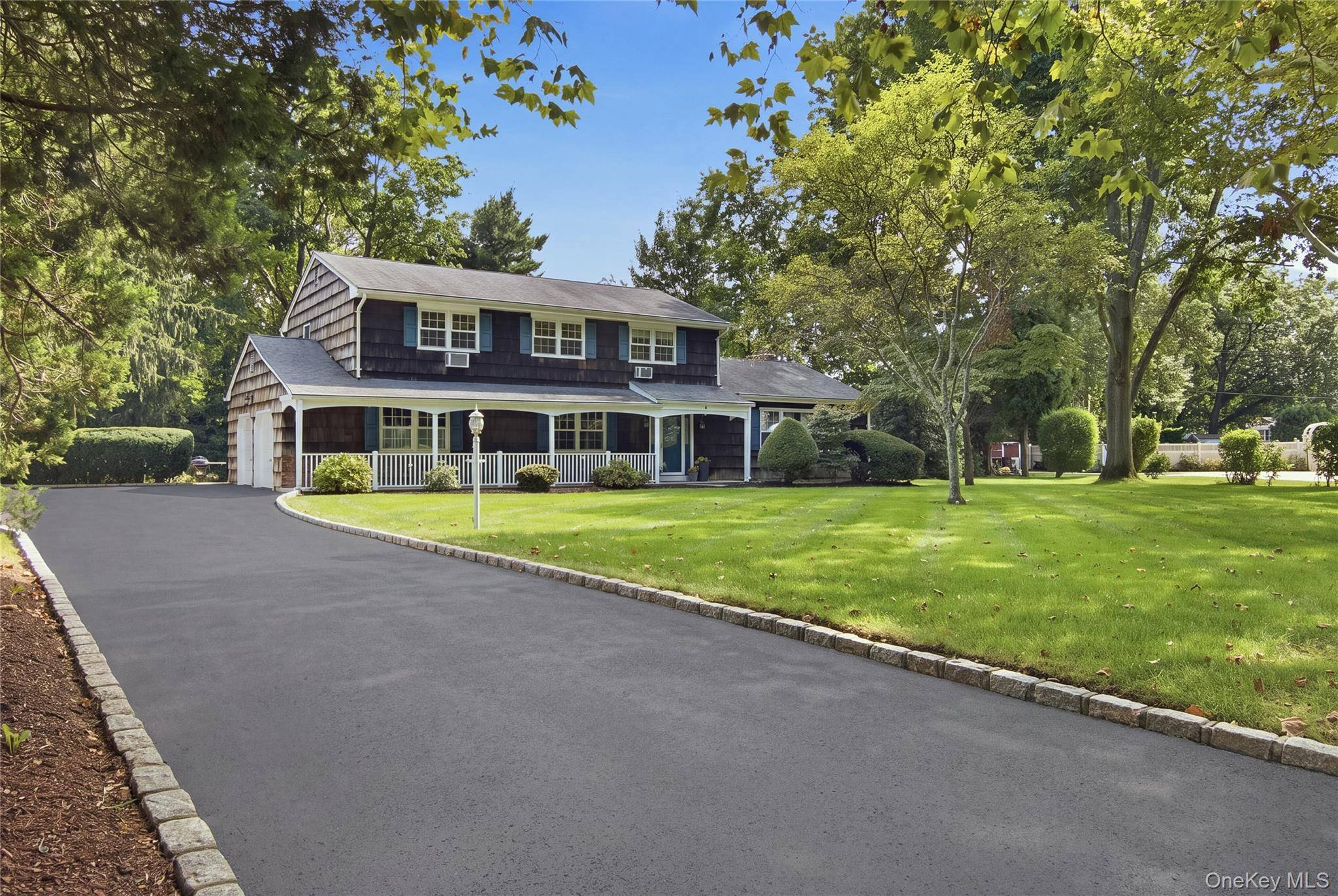 4 Farmington CT, Huntington Station, NY 11746