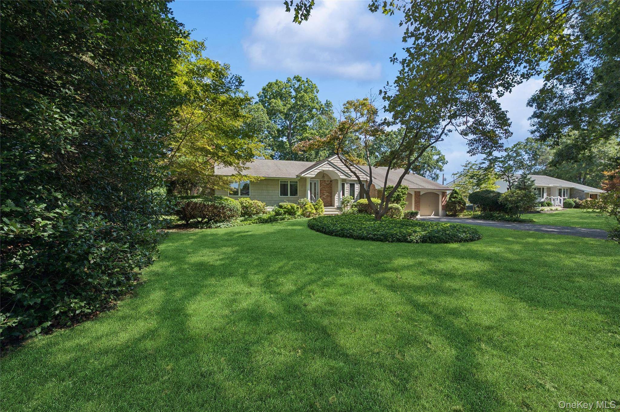 5 Kenny ST, Smithtown, NY 11788