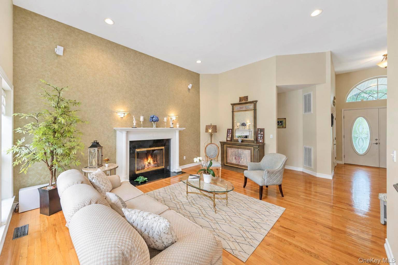 7 Wood Hollow DR, Westhampton, NY 11977
