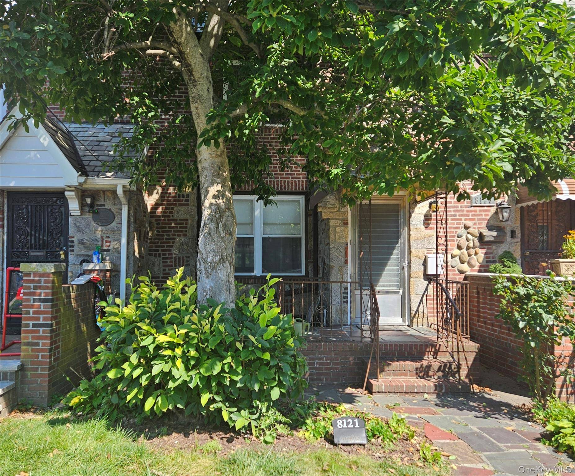 8121 77th AVE, Glendale, NY 11385