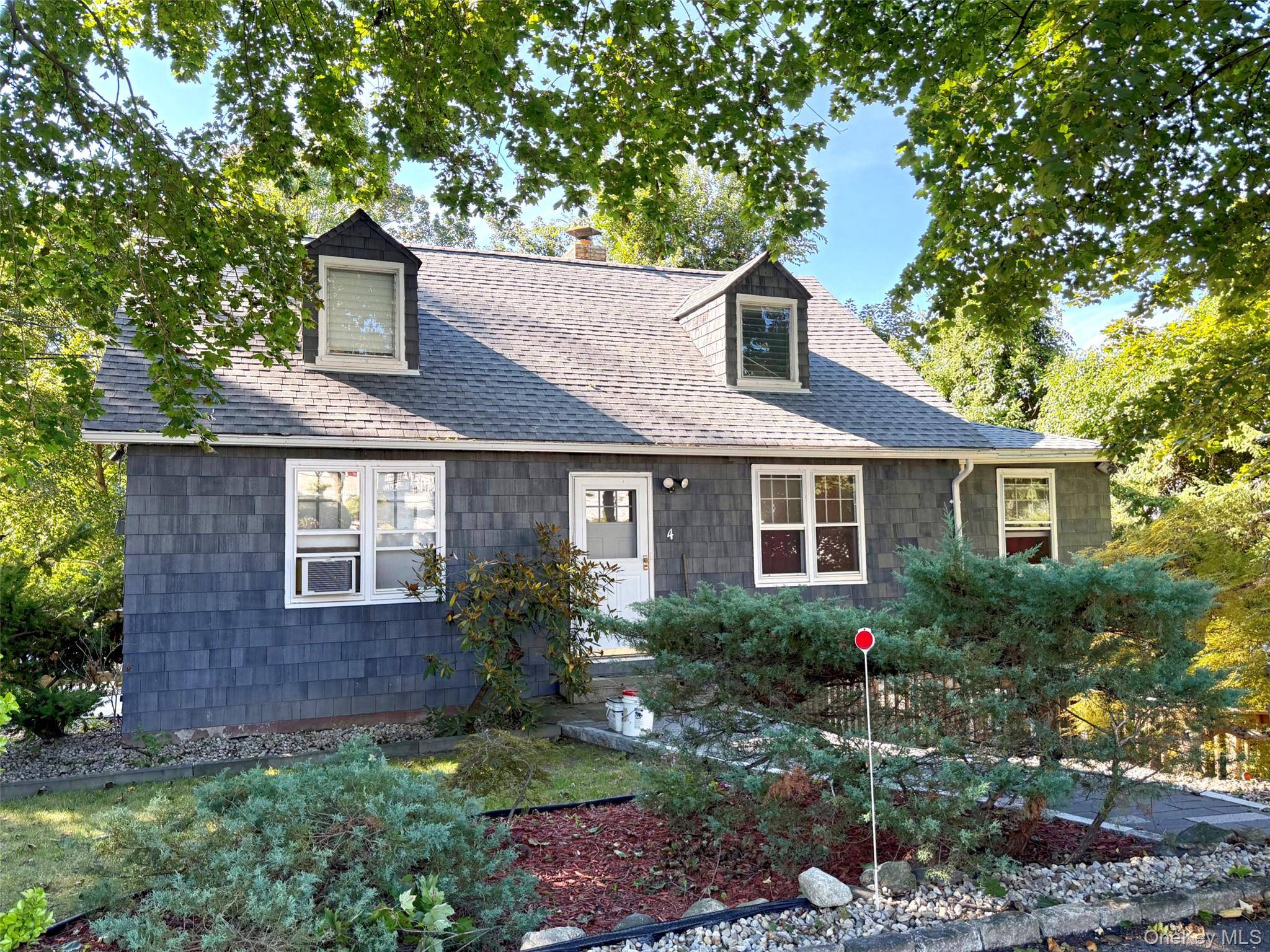 4 W Livingston ST, Valhalla, NY 10595