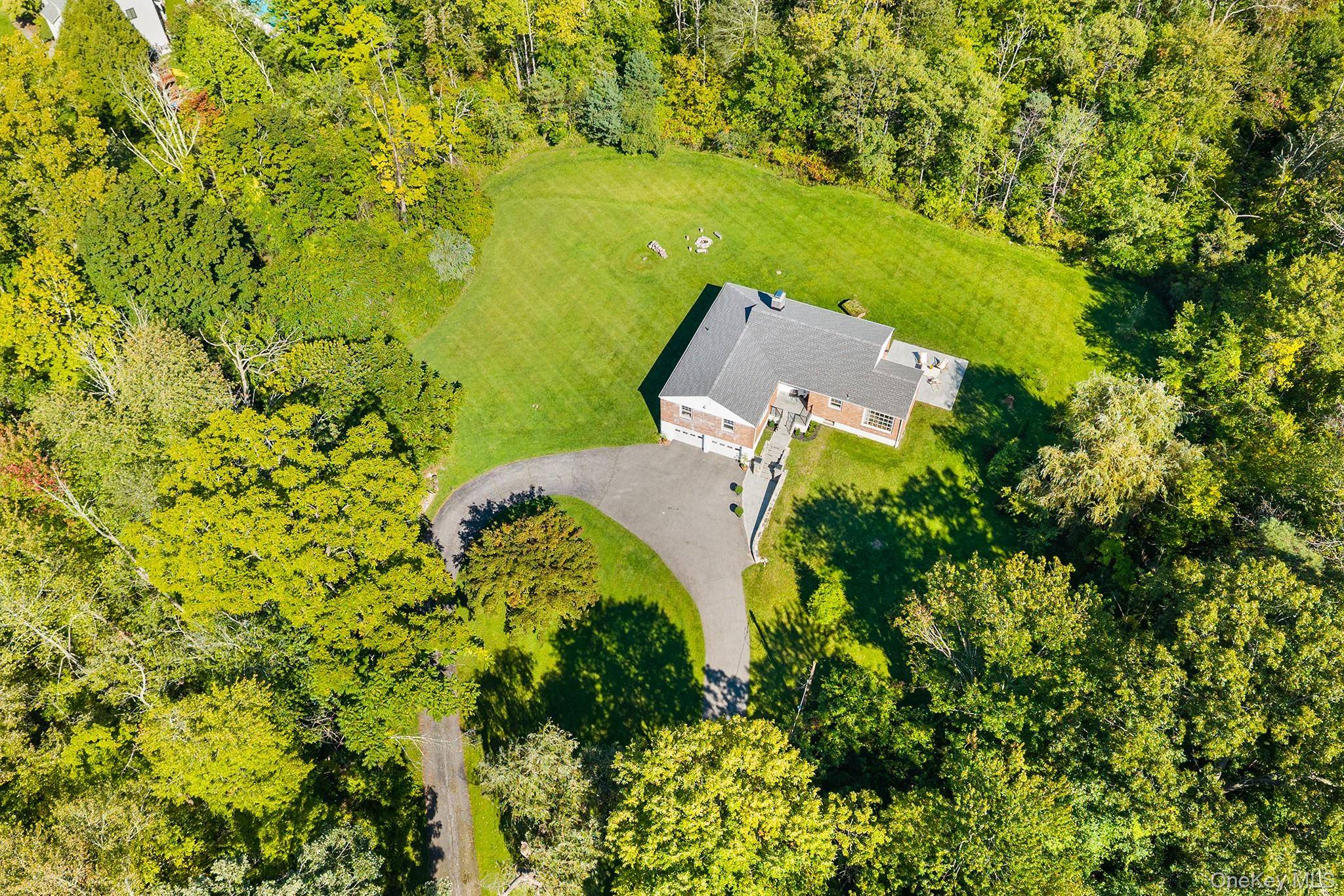 14 Lake RD, Katonah, NY 10536