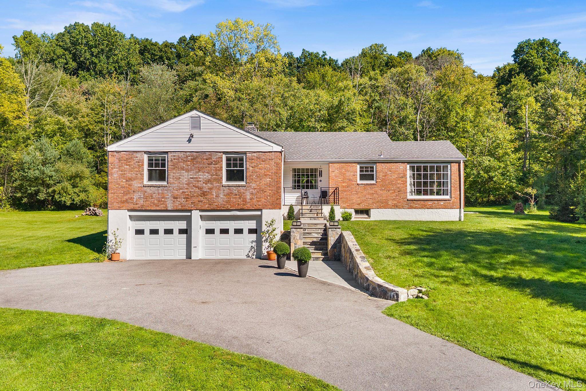 14 Lake RD, Katonah, NY 10536