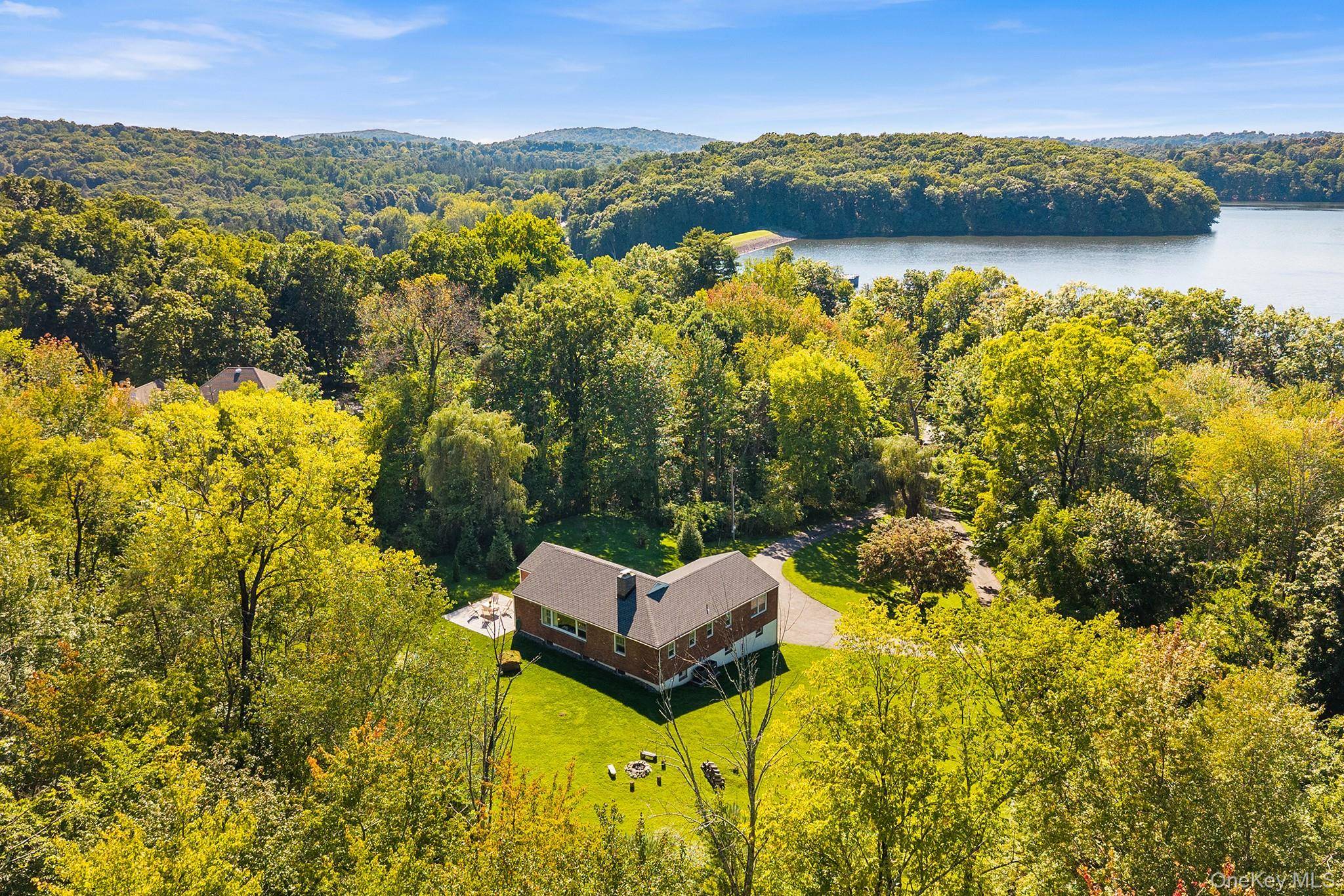 14 Lake RD, Katonah, NY 10536