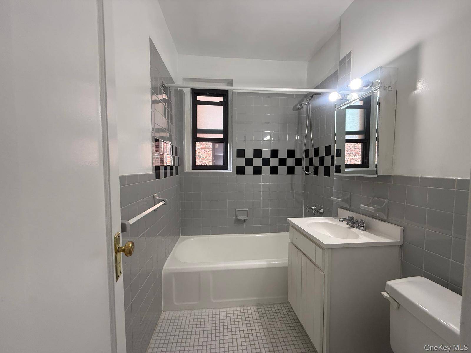 92 11 35 AVE, Jackson Heights, NY 11372
