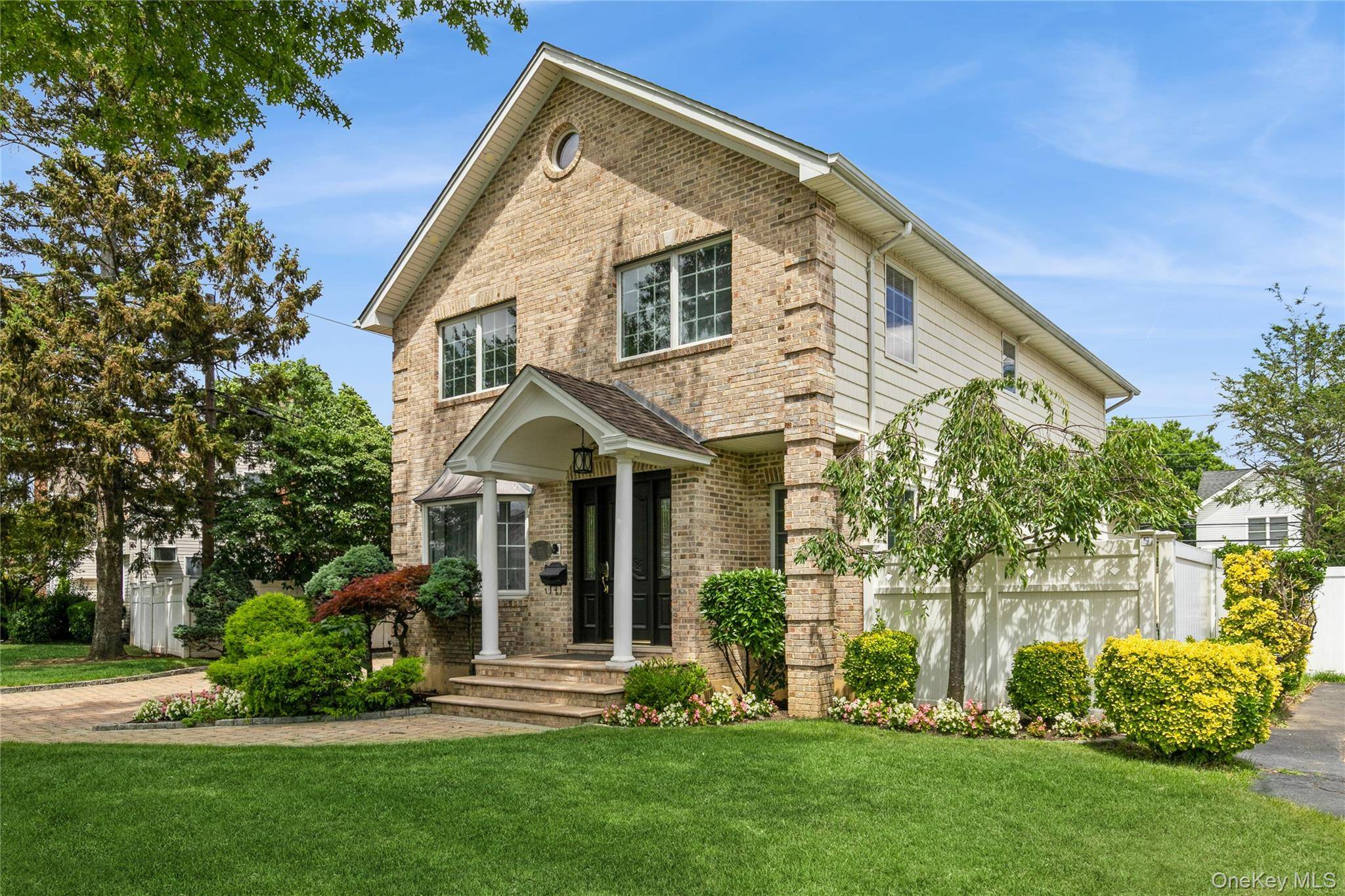 27 Greenlawn BLVD, Valley Stream, NY 11580