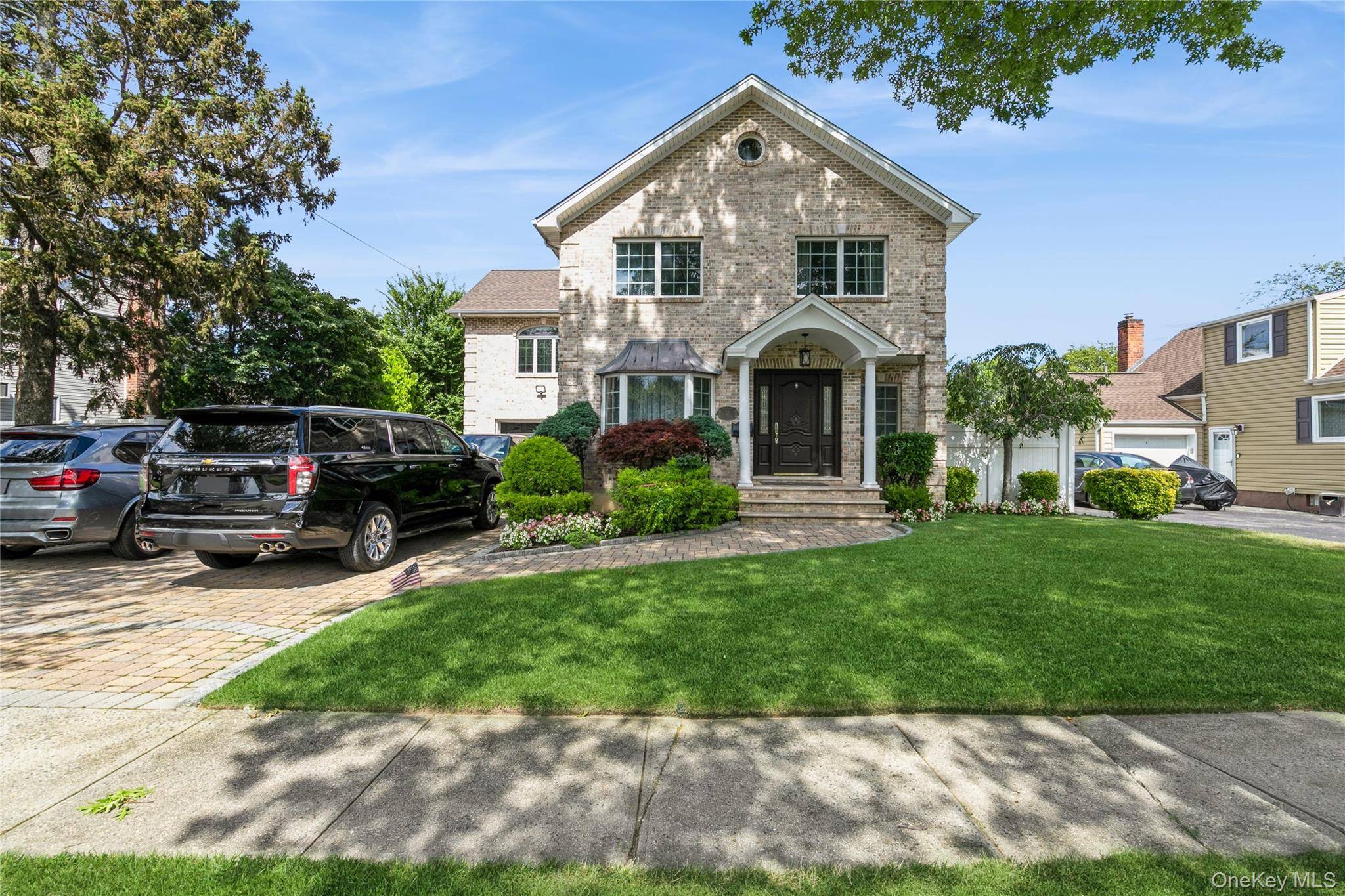 27 Greenlawn BLVD, Valley Stream, NY 11580