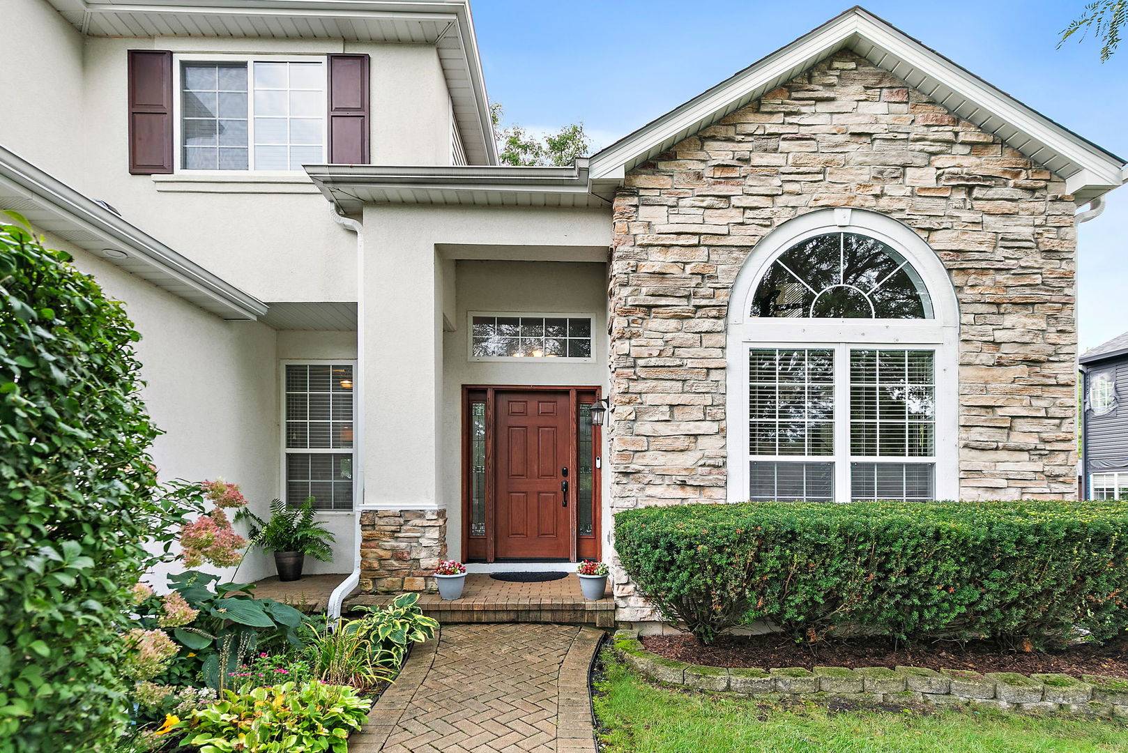 2221 Somerset LN, Mundelein, IL 60060
