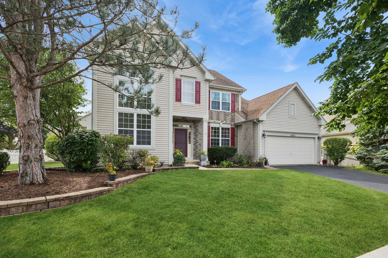 1943 Flagstone LN, Aurora, IL 60502