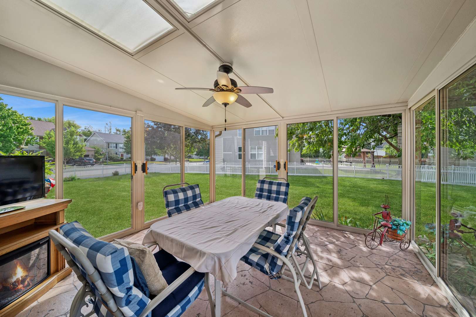 1943 Flagstone LN, Aurora, IL 60502