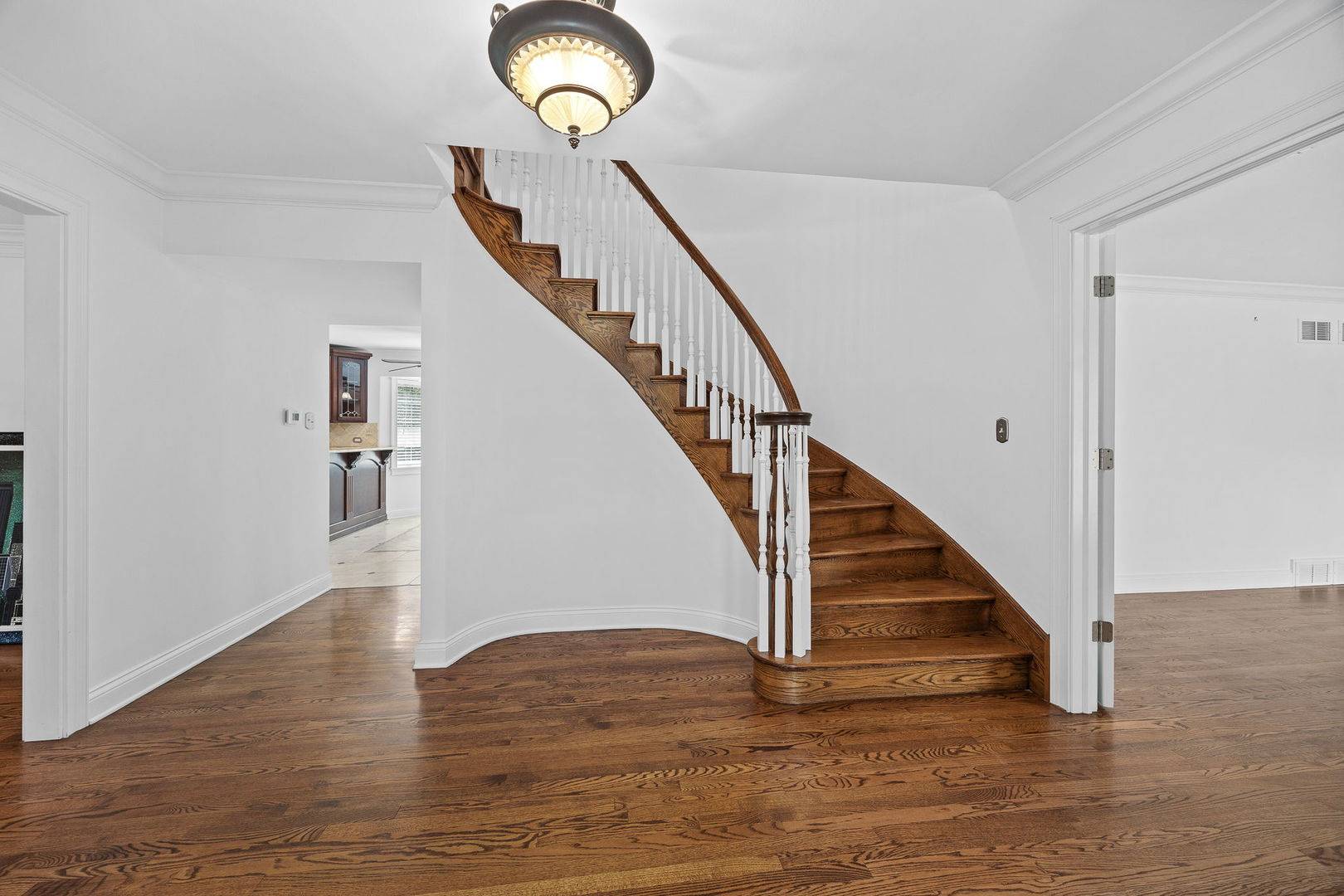 6342 Martin DR, Willowbrook, IL 60527