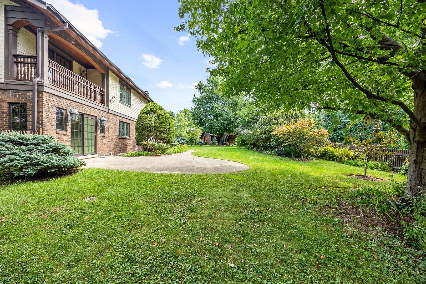 6342 Martin DR, Willowbrook, IL 60527
