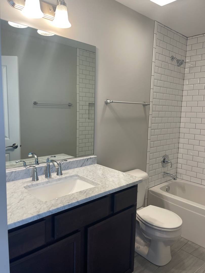 948 Madison ST #3-2, Oak Park, IL 60302