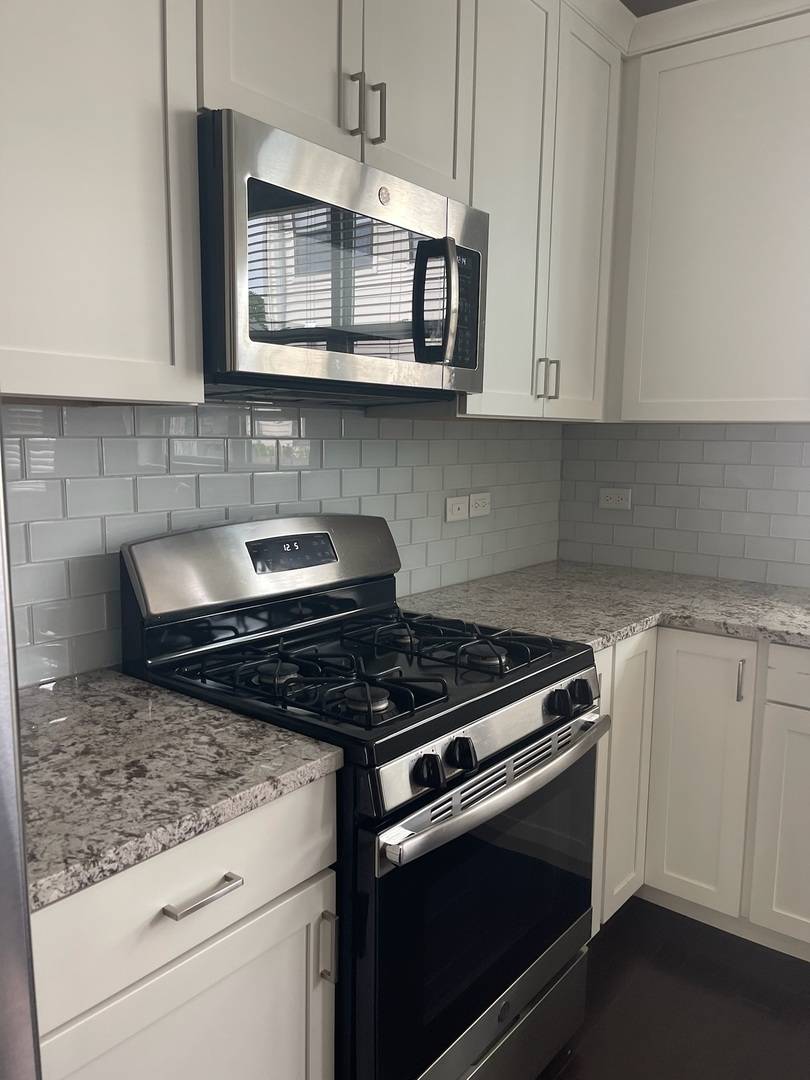 948 Madison ST #3-2, Oak Park, IL 60302