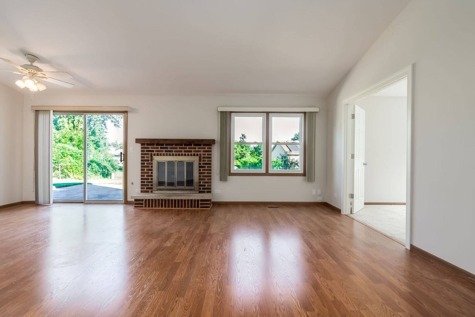 1704 Stratton Pond LN, Schaumburg, IL 60194