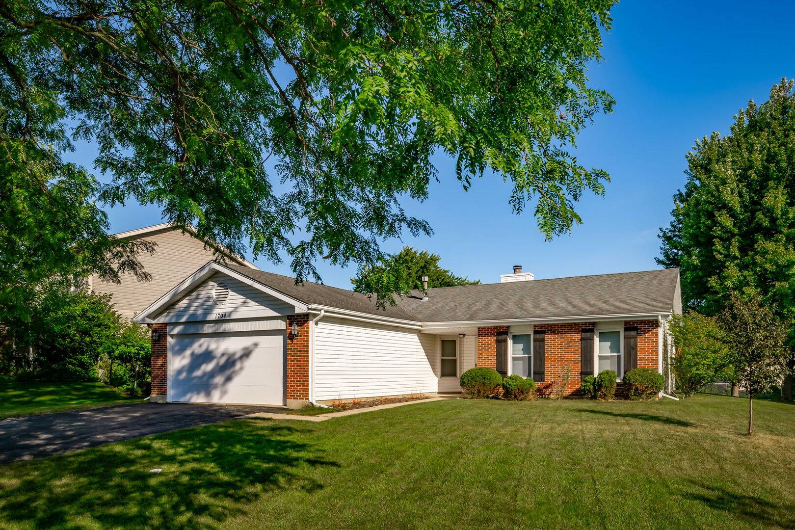1704 Stratton Pond LN, Schaumburg, IL 60194