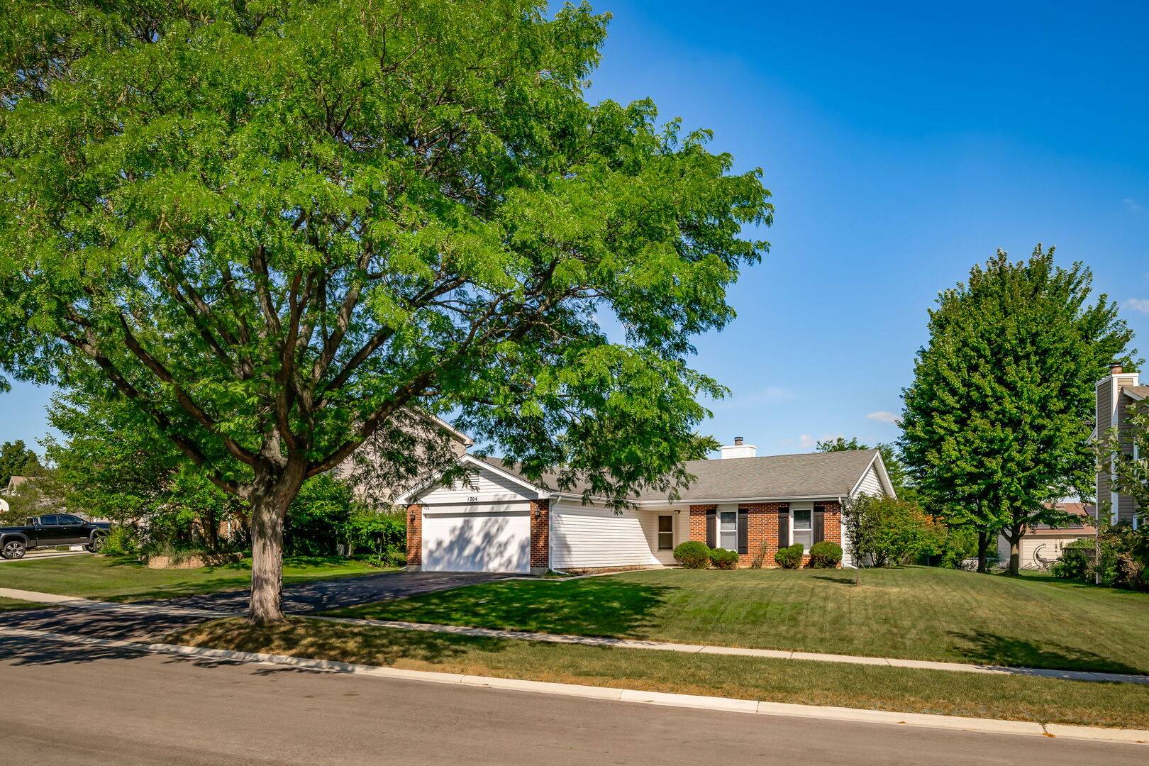1704 Stratton Pond LN, Schaumburg, IL 60194