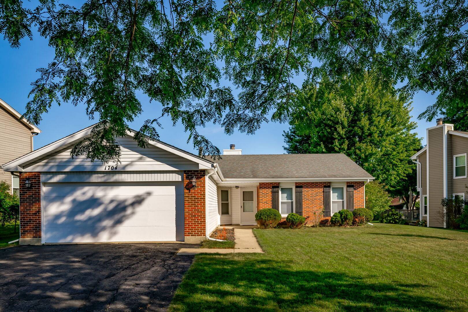 1704 Stratton Pond LN, Schaumburg, IL 60194