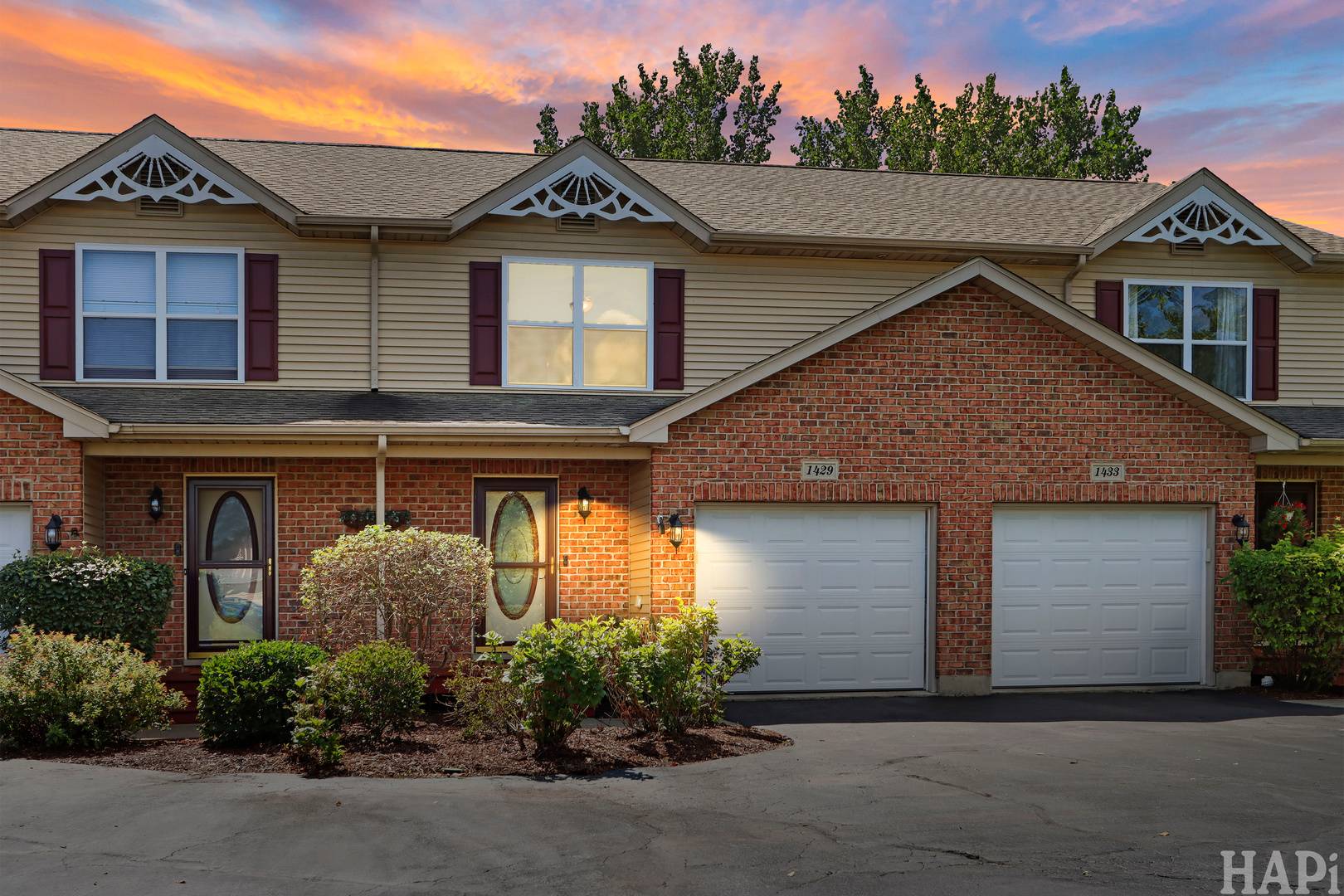 1429 Rhett PL, Woodstock, IL 60098