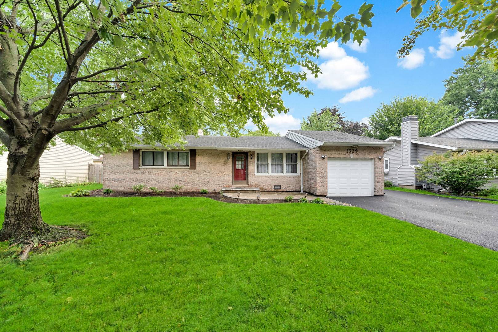 1529 Ronzheimer AVE, St. Charles, IL 60174