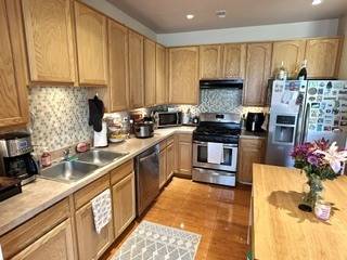 2058 LIMESTONE LN, Carpentersville, IL 60110