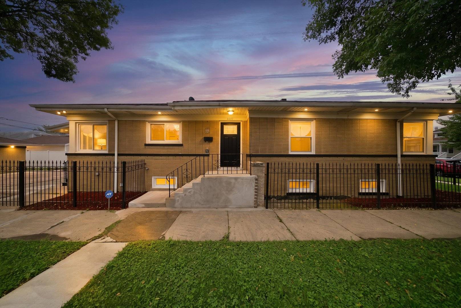 6601 S Francisco AVE, Chicago, IL 60629