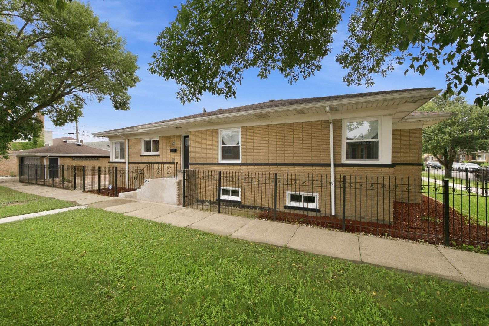 6601 S Francisco AVE, Chicago, IL 60629