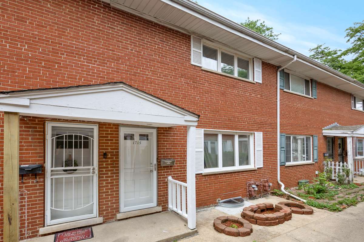 1715 W Thome AVE, Chicago, IL 60660