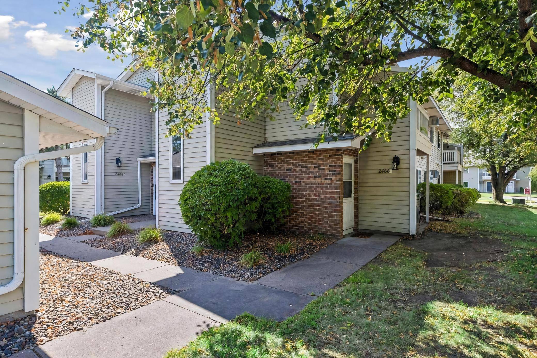 2466 Cobble Hill Alcove #A, Woodbury, MN 55125