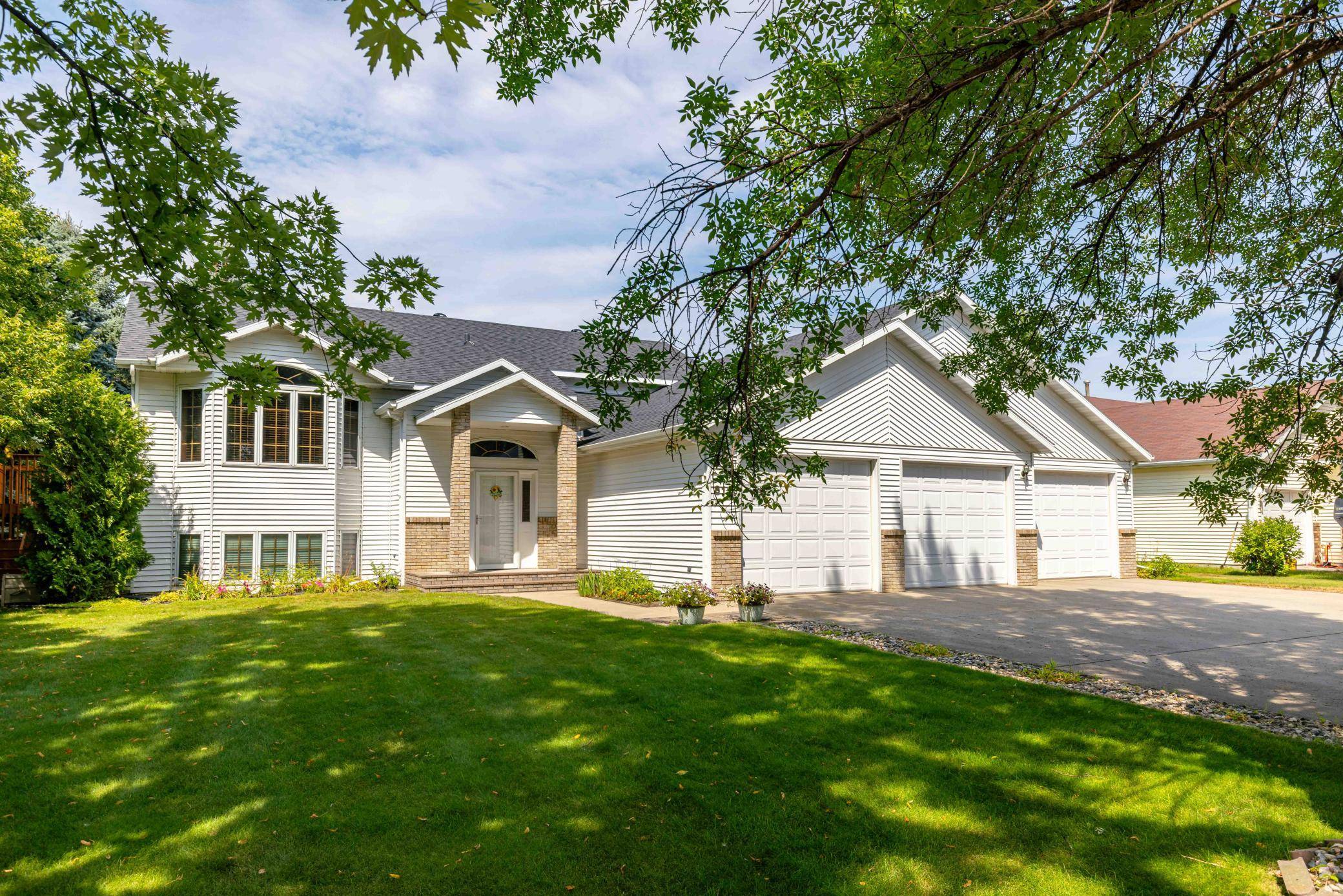 811 4th AVE NE, Barnesville, MN 56514