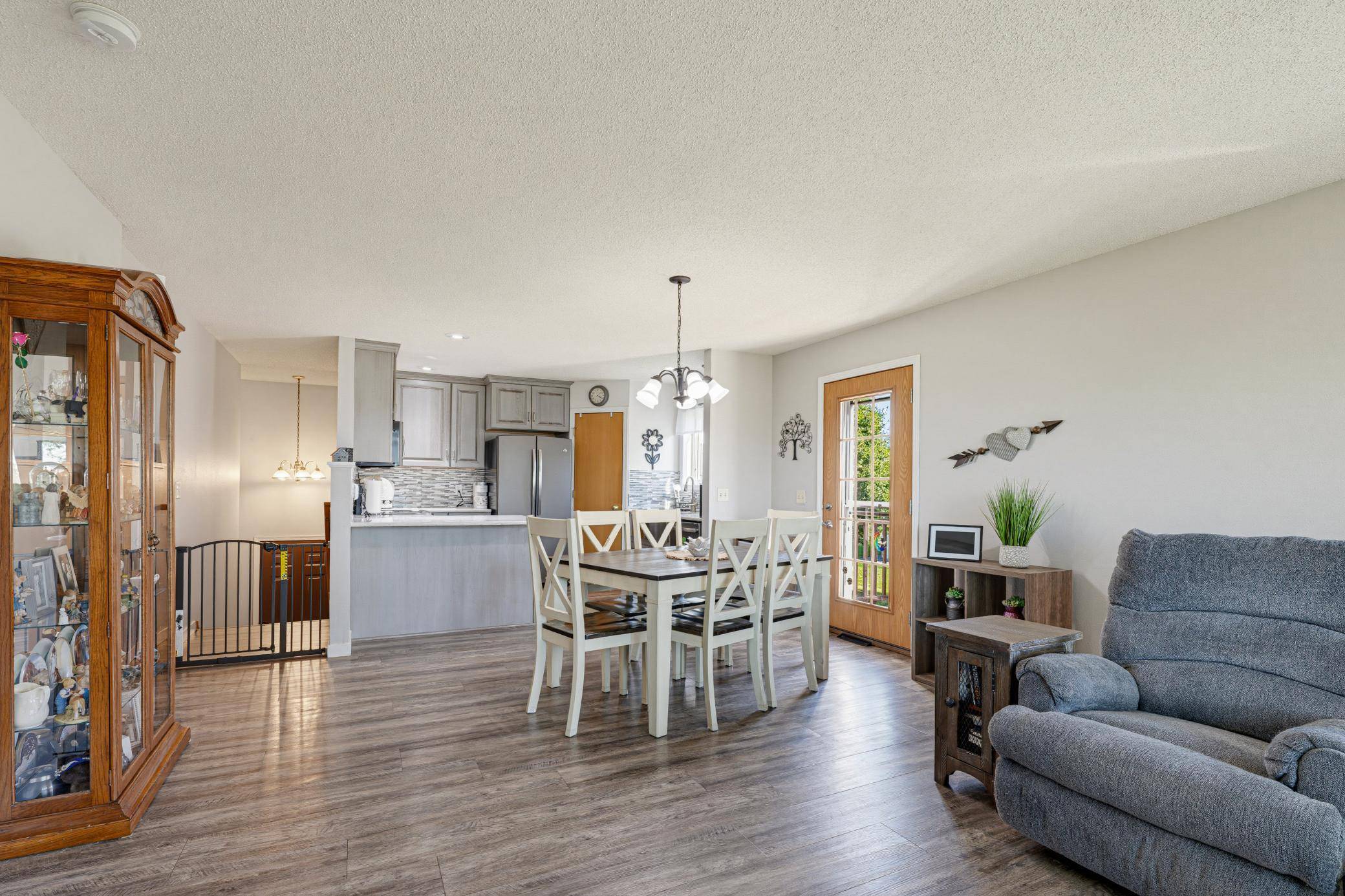 1063 Prairie View DR SW, Hutchinson, MN 55350