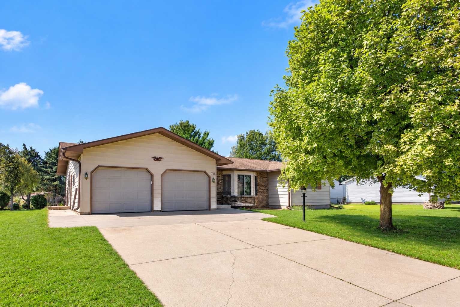 715 Madison AVE SW, Eyota, MN 55934