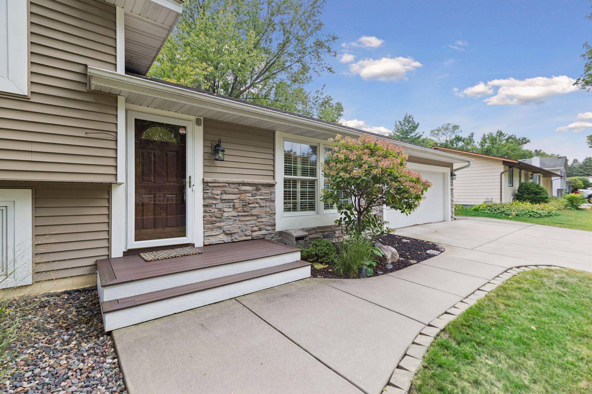 10735 102nd AVE N, Maple Grove, MN 55369